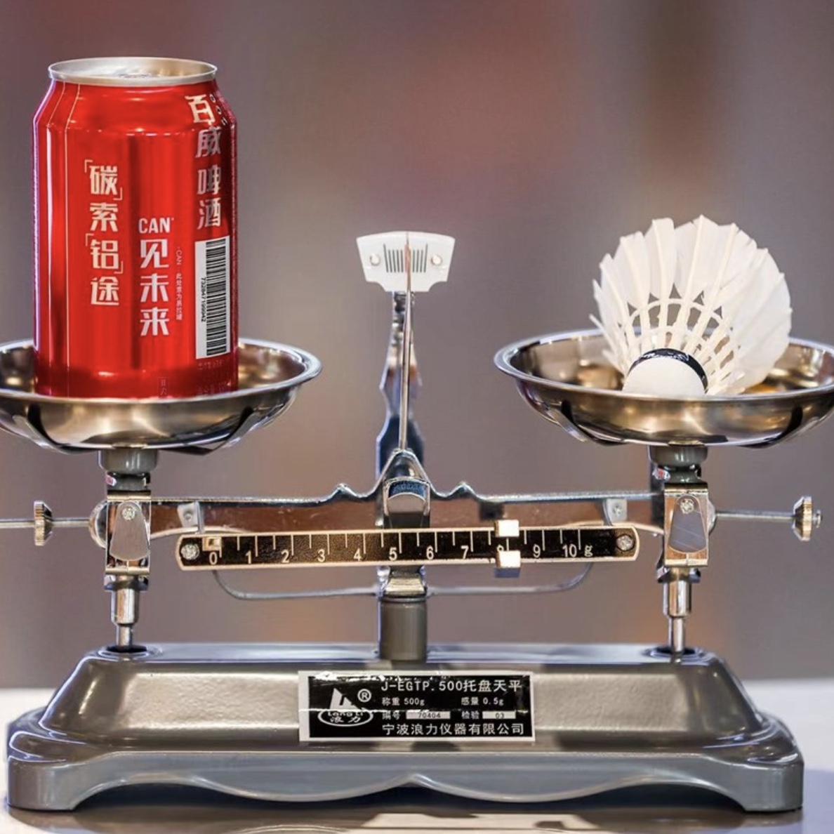 Budweiser выпустил «самую легкую алюминиевую банку» для пива в Китае