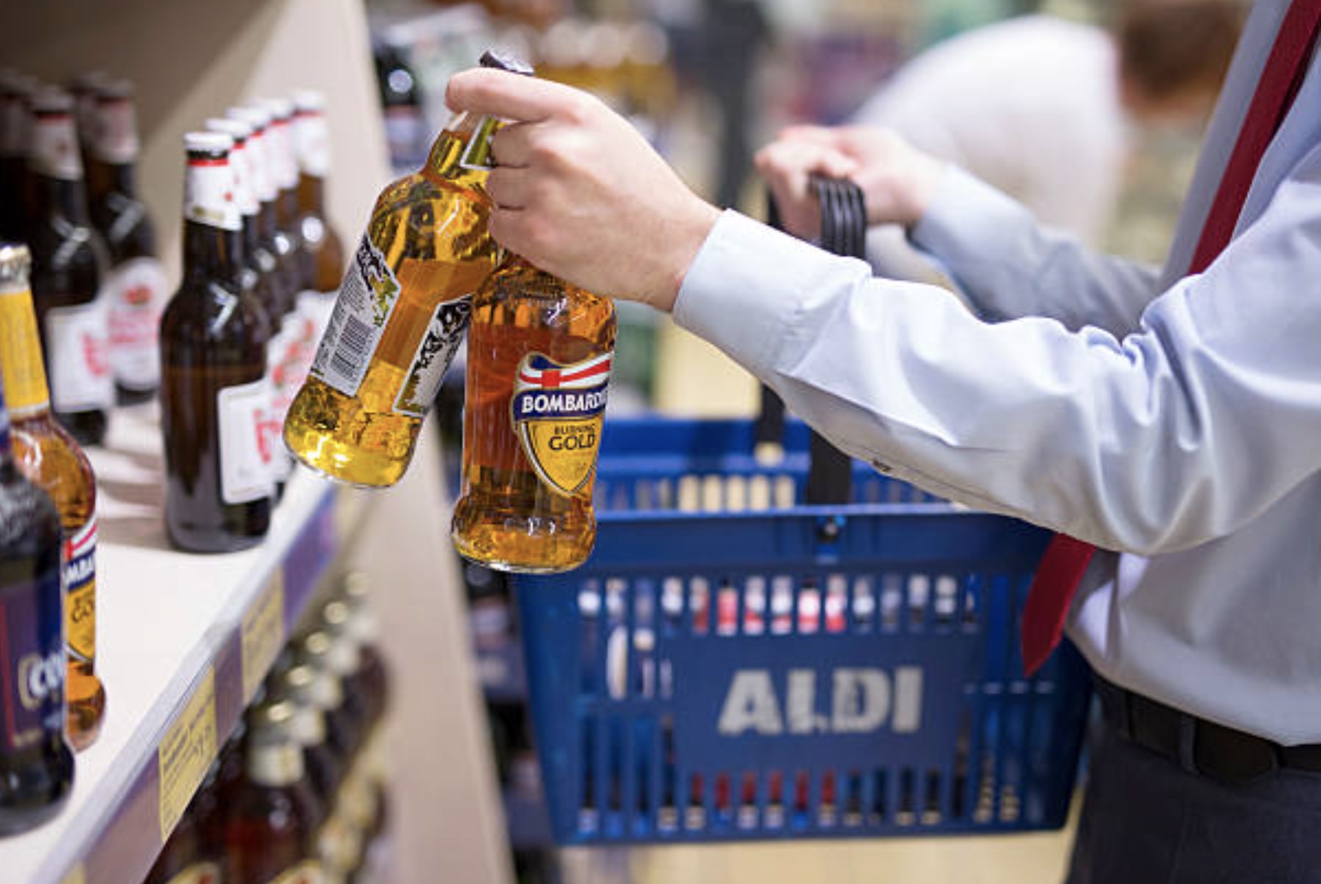 Известные пивзаводы часто варят недорогое пиво для немецких дискаунтеров из-за падения продаж