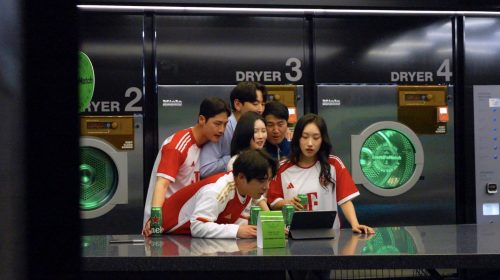 Heineken превратил прачечные в спортивные бары для футбольных болельщиков